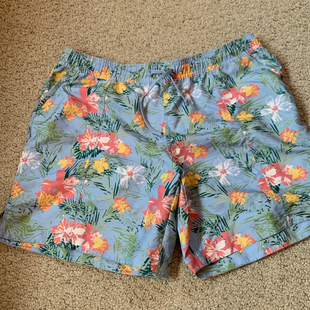 ModLi board shorts Medium NWT